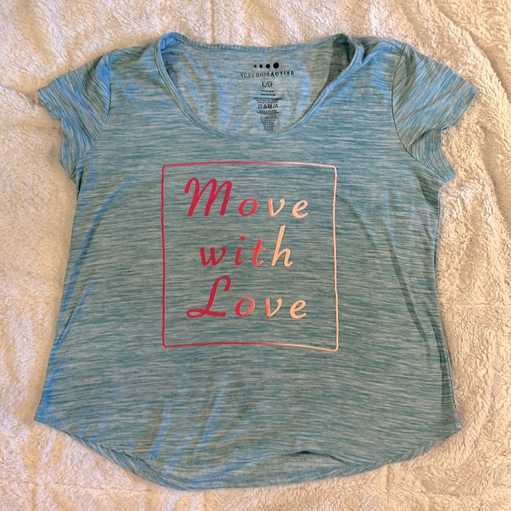 T-shirt light, lose and comfortable